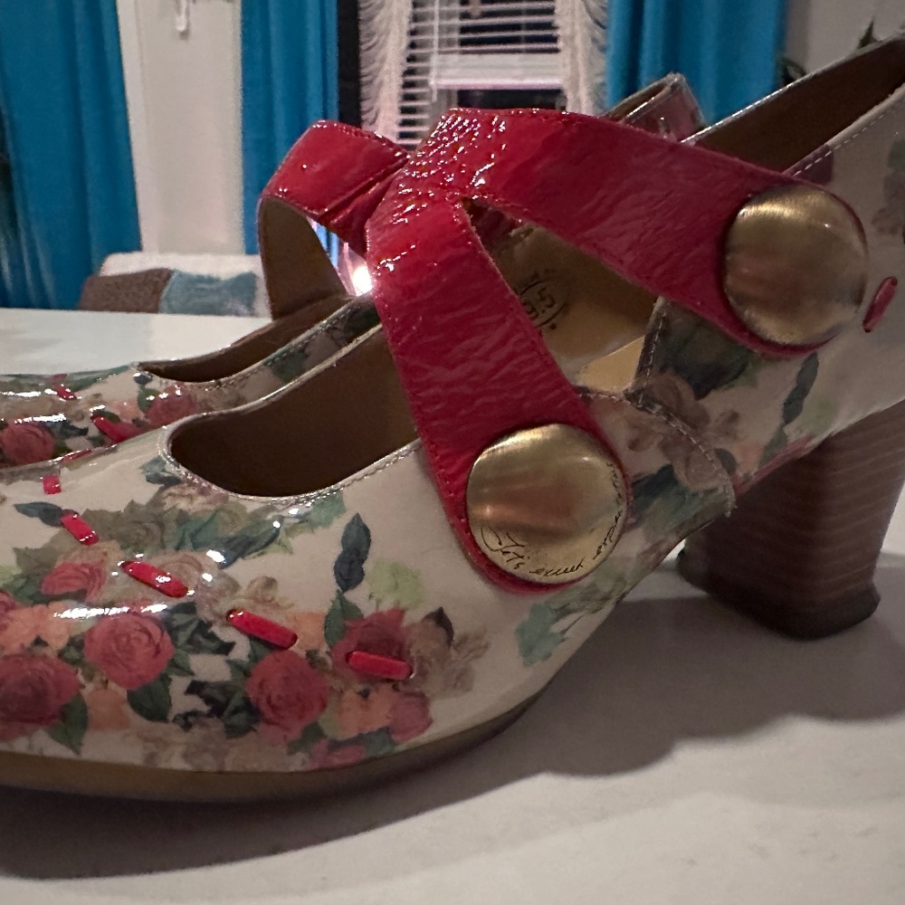 John Fluevog Operetta button shoe (9.5) Petrella Red floral